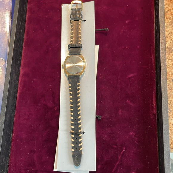 Avon vintage Y2K Elegant Black and Gold Watch - Picture 5 of 10